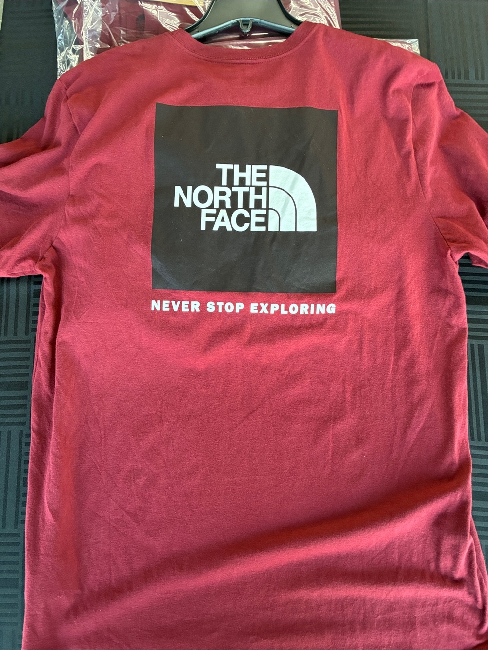The North Face Crew Neck Tee - Burgundy Red (5 X-Large shirts pack) - Picture 7 of 7